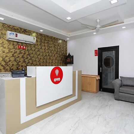 Oyo 12673 The Diplomat Inn Delhi  Bagian luar foto